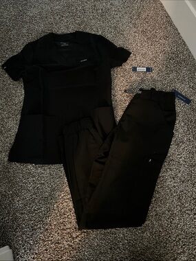 Jaanuu Black Women's Scrub Top and Jogger Pants Set